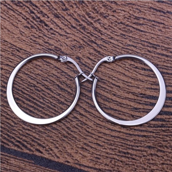 💖 Hypoallergenic Stainless Steel Hoop Small Laser Cut Earrings 1” NEW - Picture 3 of 4